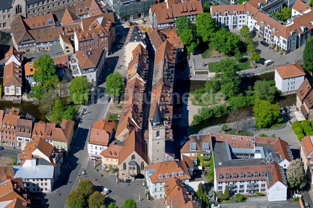 Erfurt von oben - Altbau- Brückenkomplex Krämerbrücke Erfurt über die Gera im Ortsteil Altstadt in Erfurt im Bundesland Thüringen, Deutschland