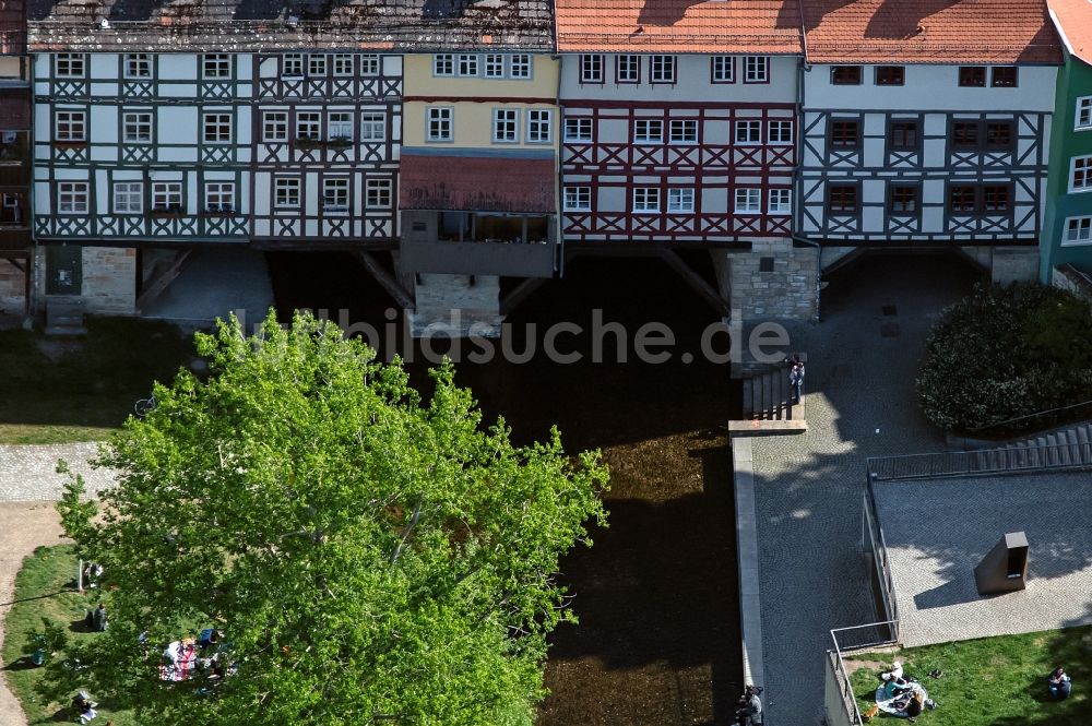 Erfurt von oben - Altbau- Brückenkomplex Krämerbrücke Erfurt über die Gera im Ortsteil Altstadt in Erfurt im Bundesland Thüringen, Deutschland