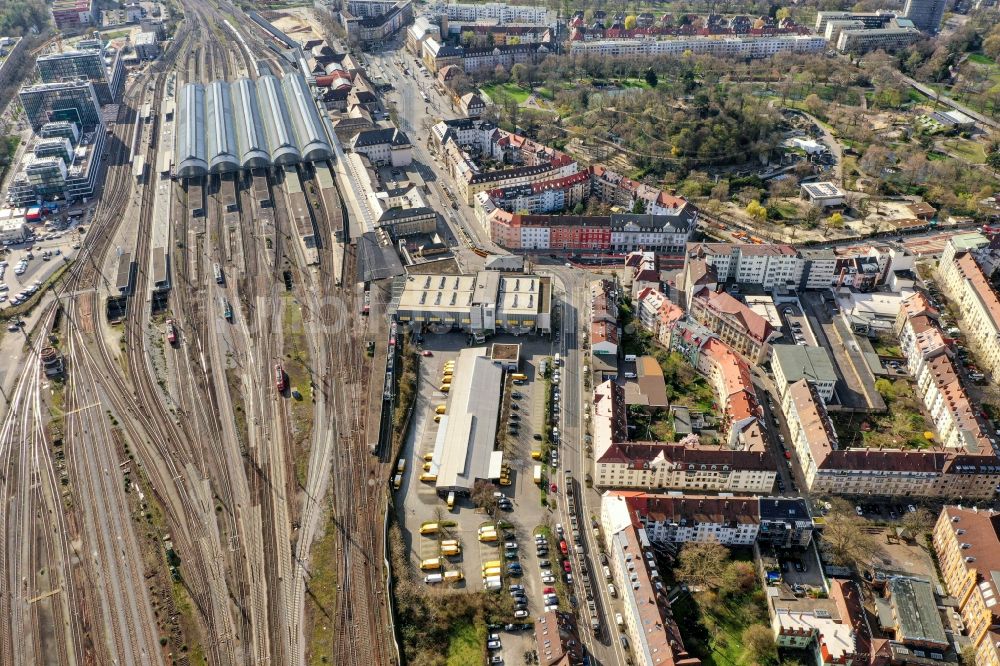 Karlsruhe von oben - Altbau- Gebäudekomplex der Deutschen Post im Ortsteil Südstadt in Karlsruhe im Bundesland Baden-Württemberg, Deutschland