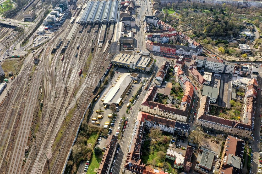 Karlsruhe aus der Vogelperspektive: Altbau- Gebäudekomplex der Deutschen Post im Ortsteil Südstadt in Karlsruhe im Bundesland Baden-Württemberg, Deutschland