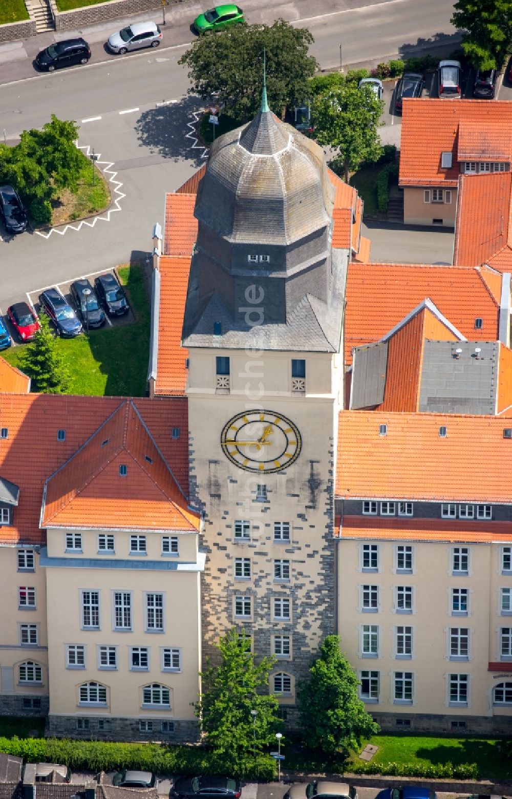 Arnsberg aus der Vogelperspektive: Altbau- Gebäudekomplex der Neuen Regierung Arnsberg in Arnsberg im Bundesland Nordrhein-Westfalen