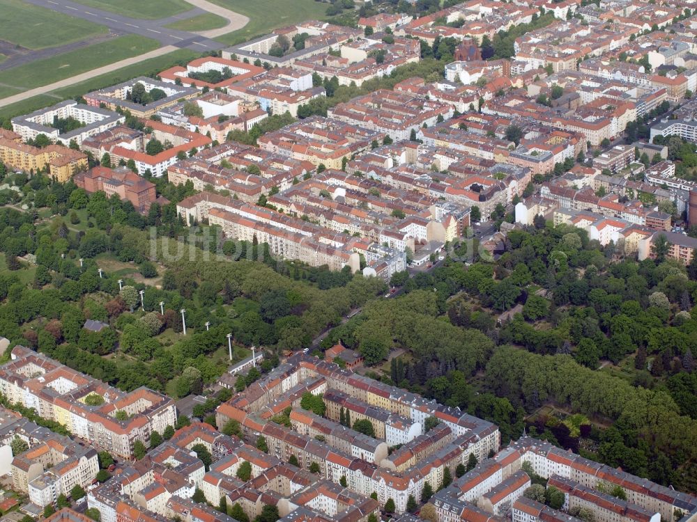 Luftbild Berlin - Altbau- Wohngebiete an der Hermannstraße in Berlin - Neukölln