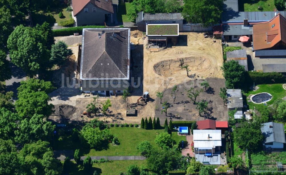 Luftaufnahme Werneuchen - Altbau - Wohnhaus an der Berliner Allee am Stadtrand von Werneuchen im Bundesland Brandenburg