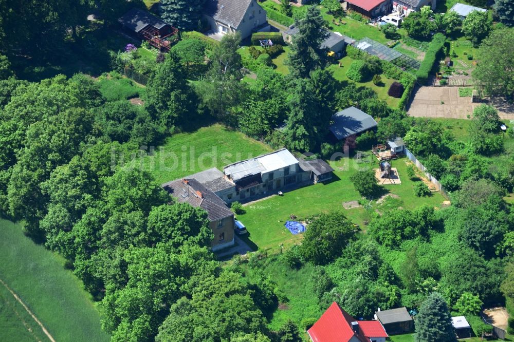 Werneuchen von oben - Altbau - Wohnhaus an der Berliner Allee am Stadtrand von Werneuchen im Bundesland Brandenburg