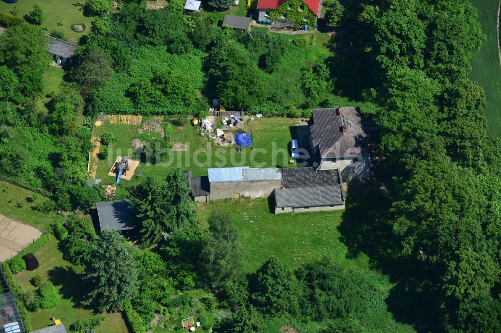 Werneuchen von oben - Altbau - Wohnhaus an der Berliner Allee am Stadtrand von Werneuchen im Bundesland Brandenburg