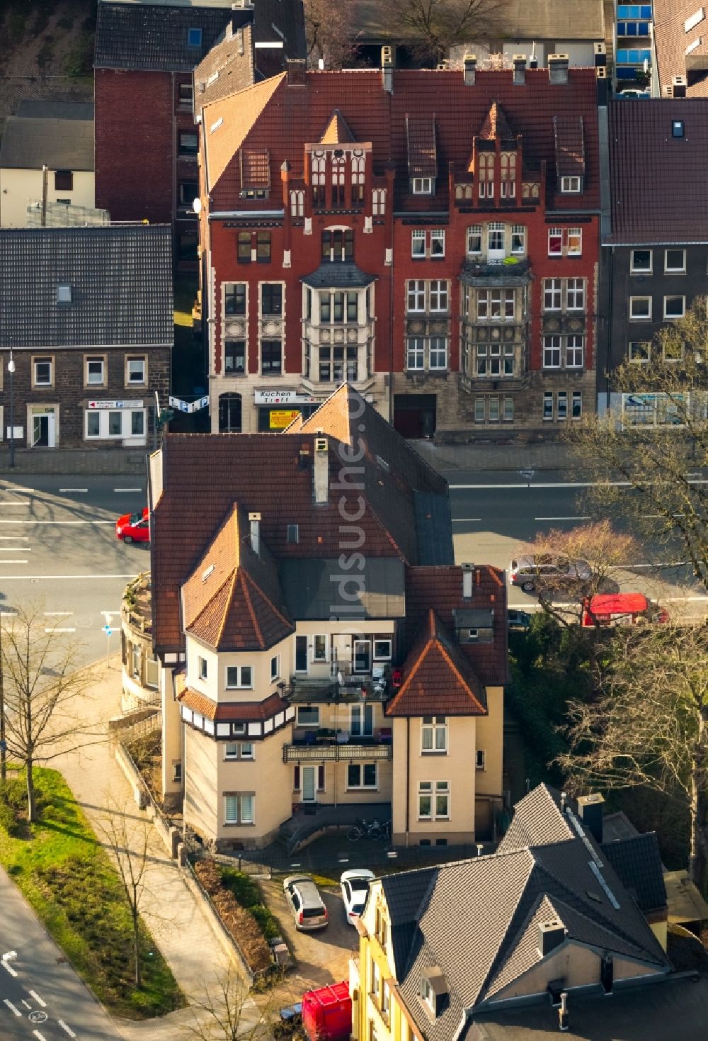 Witten von oben - Altbau- Wohnhaus an der Ruhrstraße in Witten im Bundesland Nordrhein-Westfalen