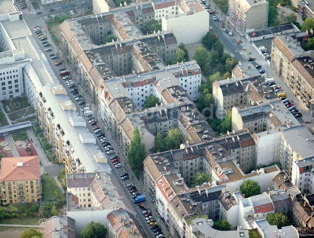 Berlin - Friedrichshain von oben - Altbauwohnhäuser Rigaer Straße 60 - 61 der Fa. IKV Wiesbaden in Berlin - Friedrichshain.