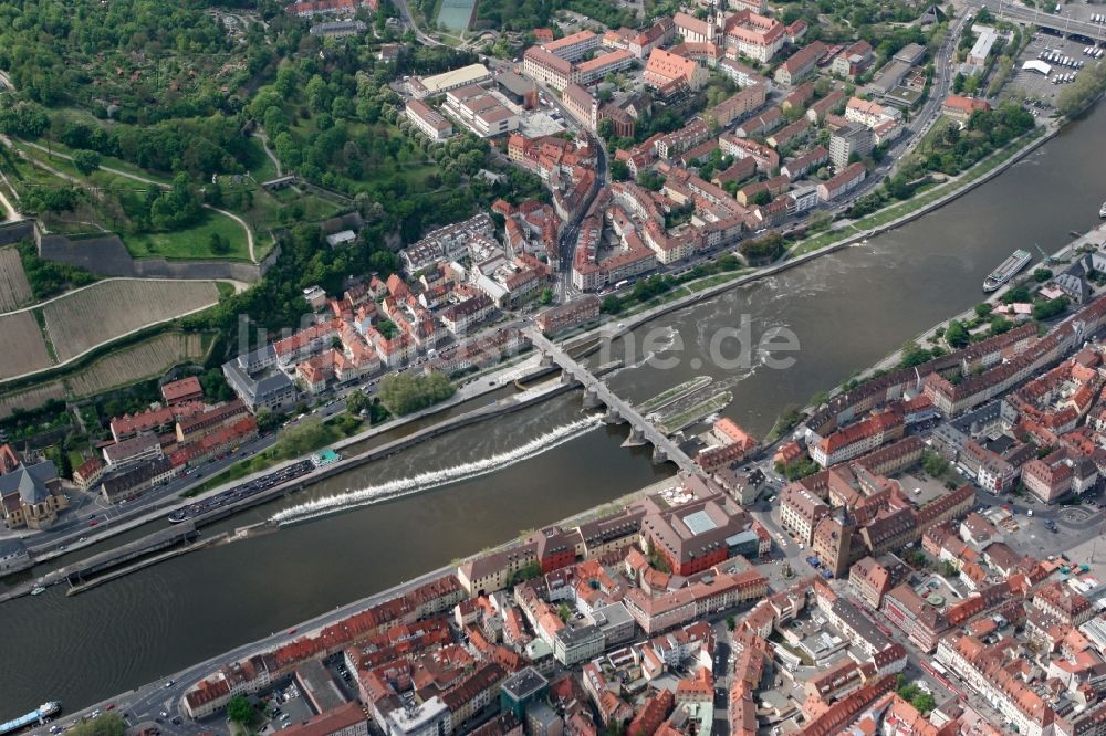 Luftbild Würzburg - Alte Mainbrücke am Main in der Altstadt in Würzburg im Bundesland Bayern