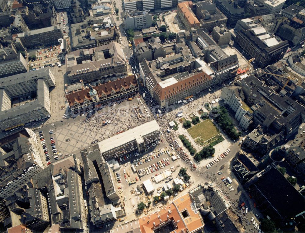 Leipzig aus der Vogelperspektive: Alte Rathaus am Markt vor dem Gebäude des Stadtgeschichtlichen Museums in Leipzig