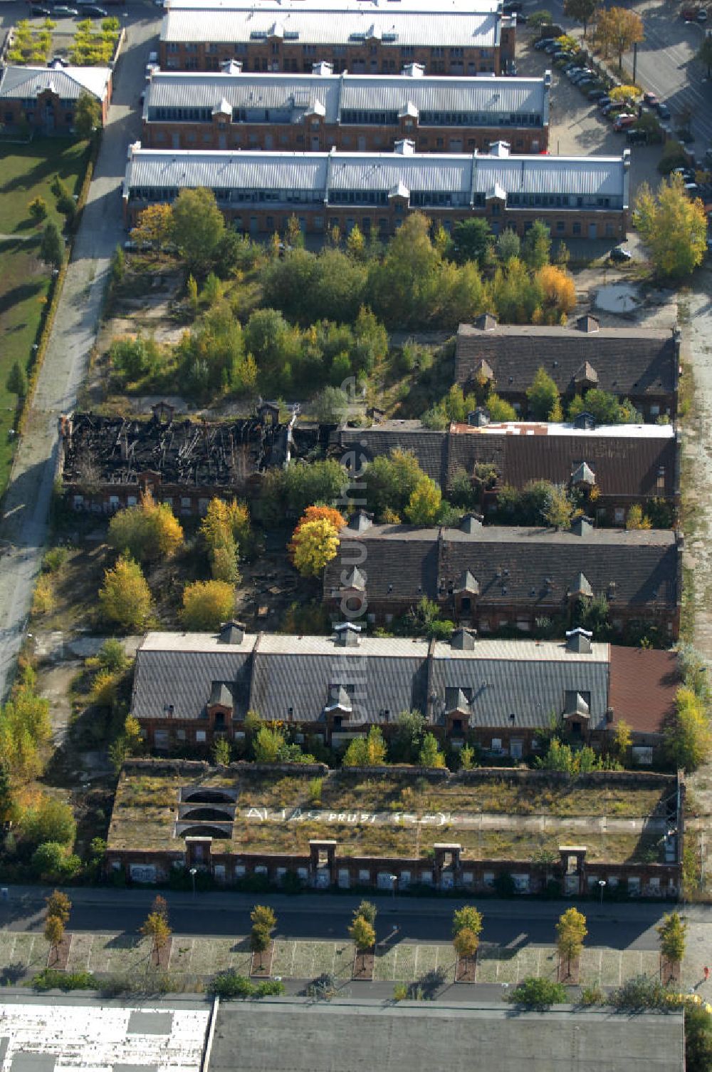 Luftbild Berlin - Alte Schlachthofhallen an der August-Lindemann-Straße in Berlin-Friedrichshain