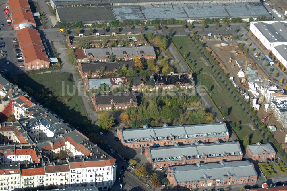 Berlin aus der Vogelperspektive: Alte Schlachthofhallen an der August-Lindemann-Straße in Berlin-Friedrichshain