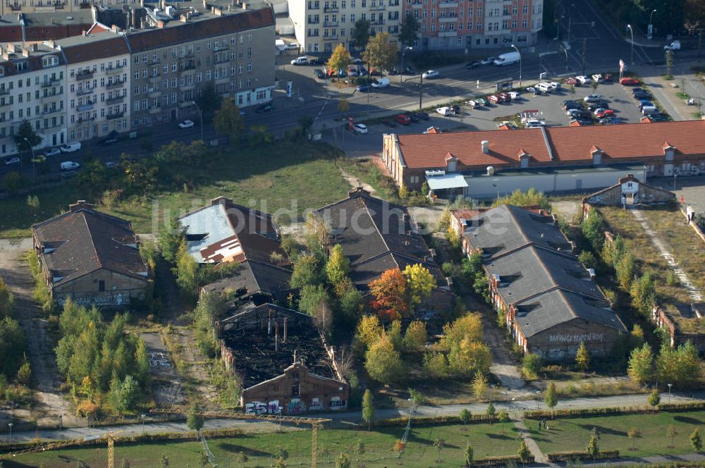 Luftaufnahme Berlin - Alte Schlachthofhallen an der August-Lindemann-Straße in Berlin-Friedrichshain