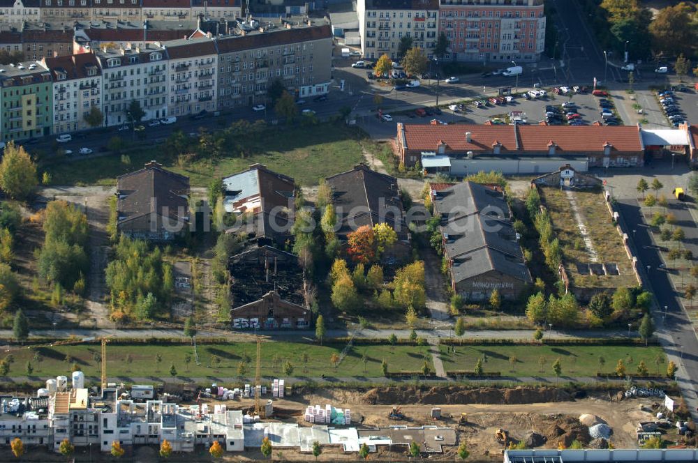 Berlin von oben - Alte Schlachthofhallen an der August-Lindemann-Straße in Berlin-Friedrichshain