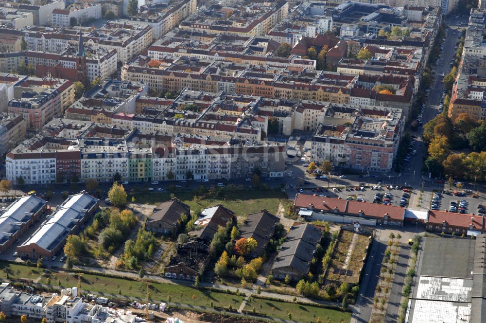 Berlin von oben - Alte Schlachthofhallen an der August-Lindemann-Straße in Berlin-Friedrichshain