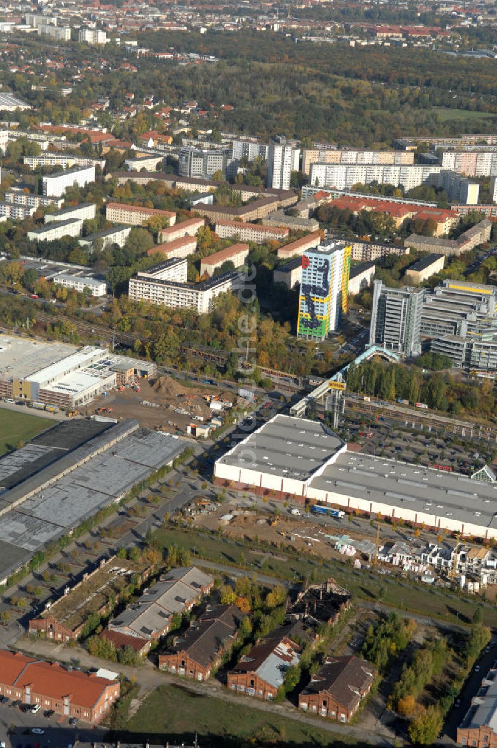 Berlin von oben - Alte Schlachthofhallen an der August-Lindemann-Straße in Berlin-Friedrichshain