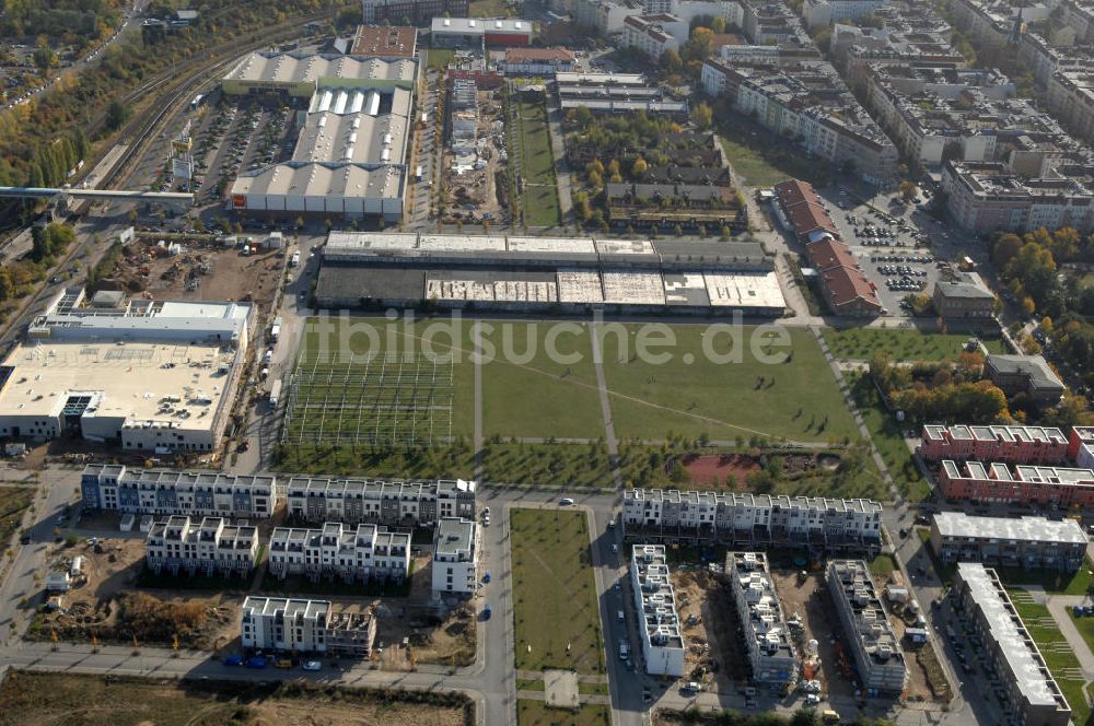 Berlin aus der Vogelperspektive: Alte Schlachthofhallen an der August-Lindemann-Straße in Berlin-Friedrichshain