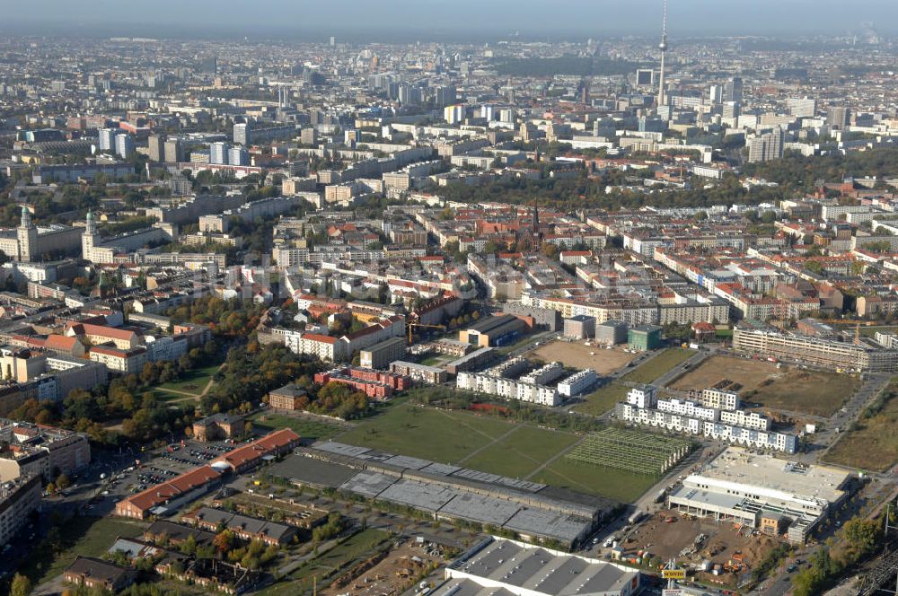 Luftbild Berlin - Alte Schlachthofhallen an der August-Lindemann-Straße in Berlin-Friedrichshain