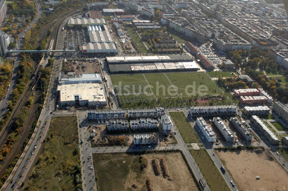 Berlin aus der Vogelperspektive: Alte Schlachthofhallen an der August-Lindemann-Straße in Berlin-Friedrichshain