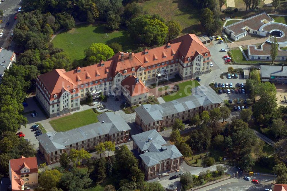 Halle aus der Vogelperspektive: Alten- und Pflegeheim ?Lindenhof? in Halle.