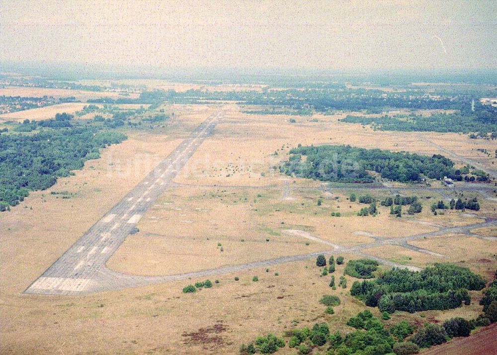 Oranienburg / Brandenburg aus der Vogelperspektive: alter Flugplatz Oranienburg / BRB.