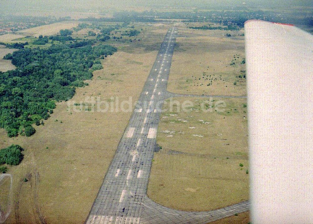 Oranienburg / Brandenburg aus der Vogelperspektive: alter Flugplatz Oranienburg / BRB.