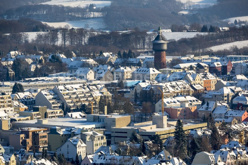 Luftaufnahme Velbert - Alter Wasserturm und Stadtansicht des winterlich verschneiten Velbert im Bundesland Nordrhein-Westfalen