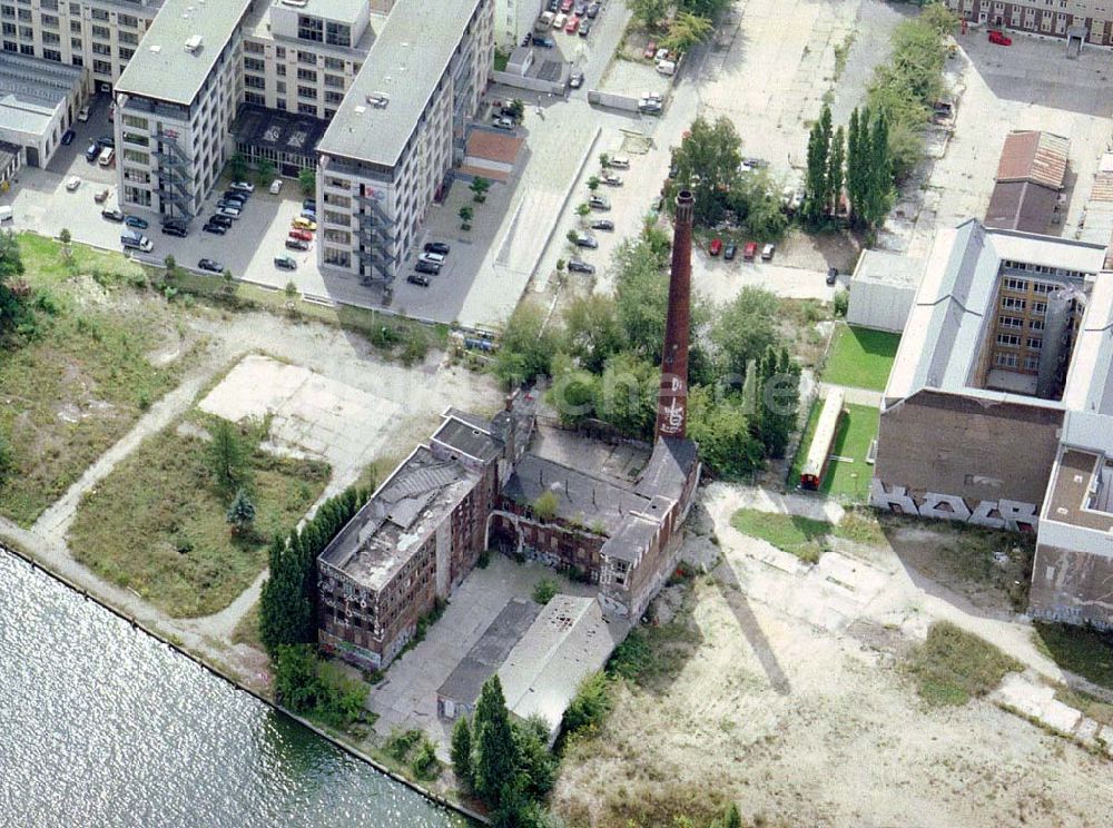 Berlin von oben - Altes Firmenanwesen in der Köpenicker Straße 50-52 in Berlin - Mitte.