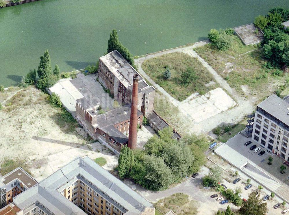 Berlin aus der Vogelperspektive: Altes Firmenanwesen in der Köpenicker Straße 50-52 in Berlin - Mitte.