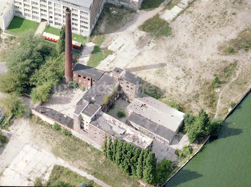 Berlin aus der Vogelperspektive: Altes Firmenanwesen in der Köpenicker Straße 50-52 in Berlin - Mitte.