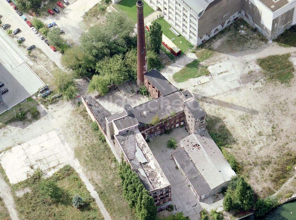 Luftbild Berlin - Altes Firmenanwesen in der Köpenicker Straße 50-52 in Berlin - Mitte.