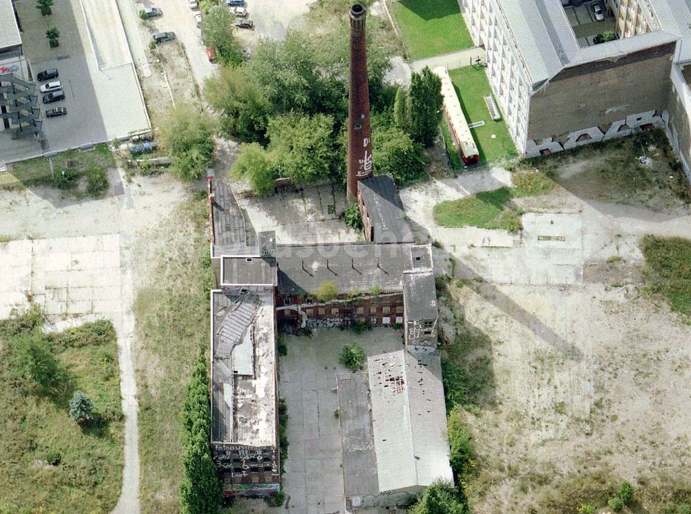 Luftaufnahme Berlin - Altes Firmenanwesen in der Köpenicker Straße 50-52 in Berlin - Mitte.