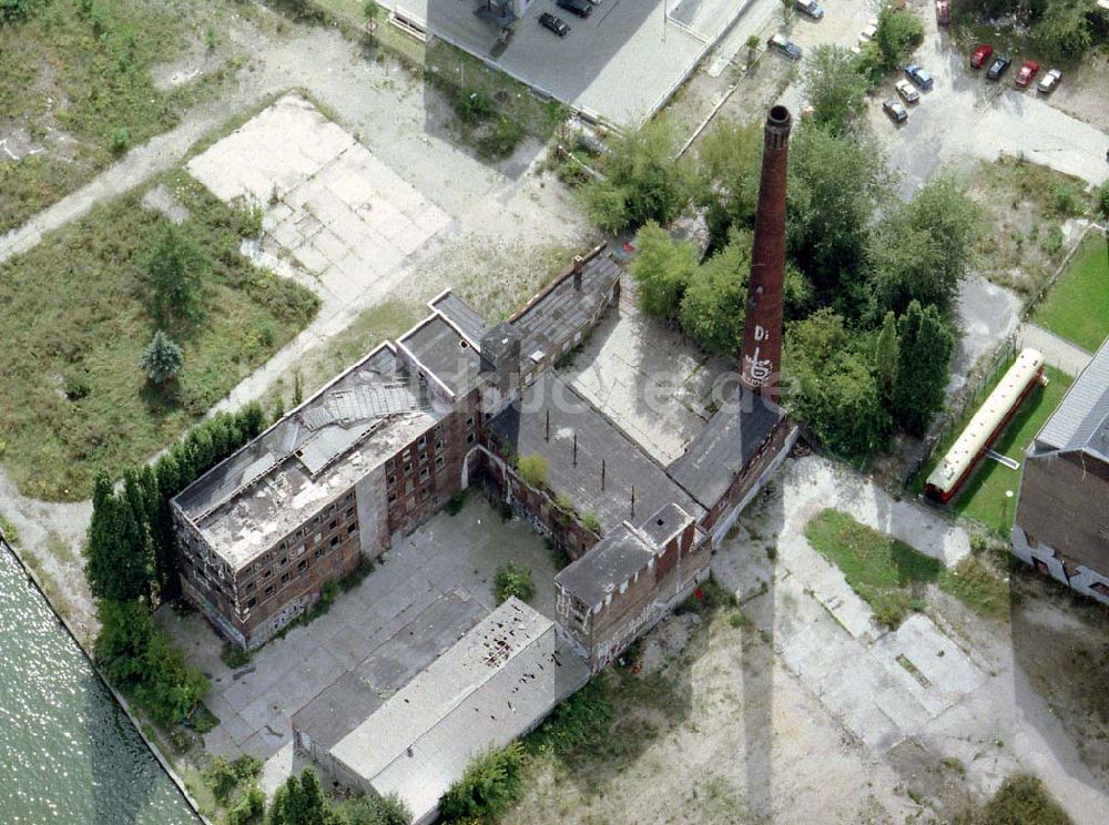 Berlin von oben - Altes Firmenanwesen in der Köpenicker Straße 50-52 in Berlin - Mitte.