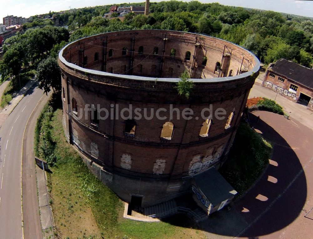 Luftaufnahme Halle / Saale - Altes Gasometer am Holzplatz in Halle (Saale) im Bundesland Sachsen-Anhalt