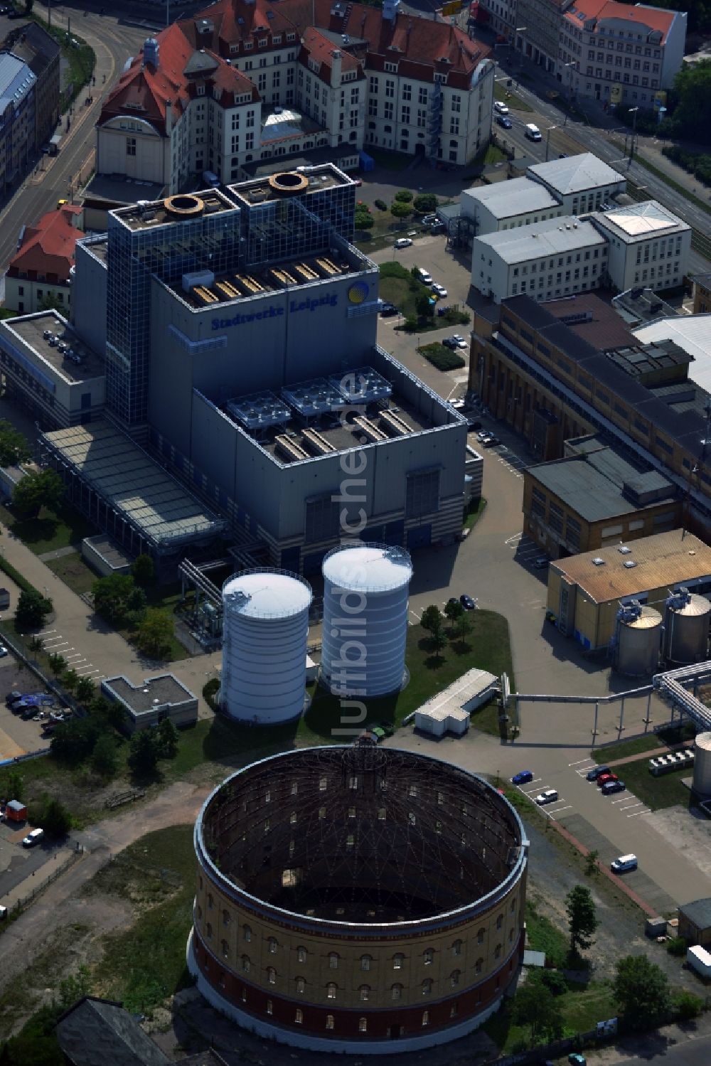 Leipzig aus der Vogelperspektive: Altes Gasometer der Stadtwerke Leipzig an der Roscherstraße Ecke Eutritzscher Straße in Leipzig im Bundesland Sachsen