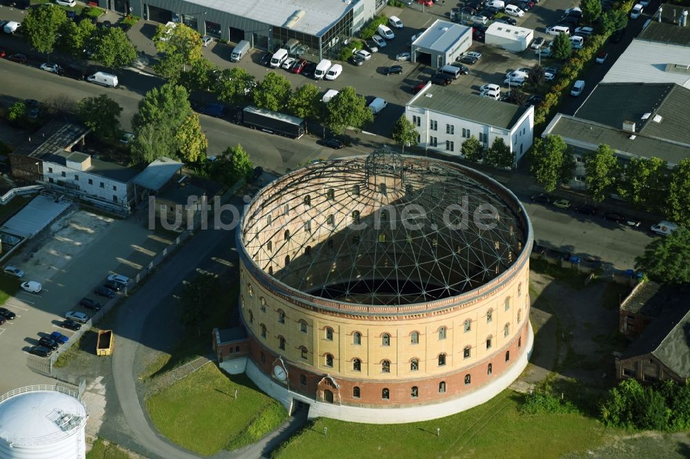 Leipzig von oben - Altes Gasometer der Stadtwerke Leipzig an der Roscherstraße Ecke Eutritzscher Straße in Leipzig im Bundesland Sachsen