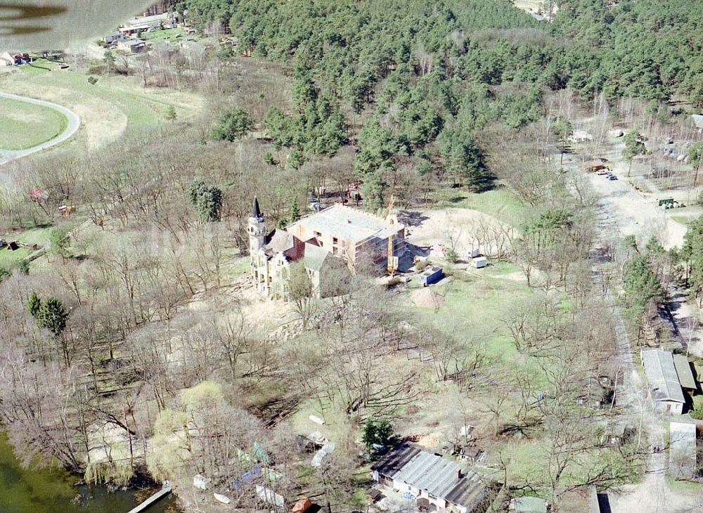 Luftbild Wendisch-Rietz / Brandenburg - Altes Landschloß unmittelbar gegenüber des Golfplatzes am Scharmützelsee in Wendisch-Riez