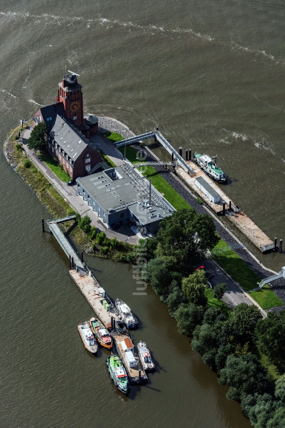 Luftaufnahme Hamburg - Altes Lotsenhaus Seemannshöft an der Elbe im Ortsteil Finkenwerder in Hamburg