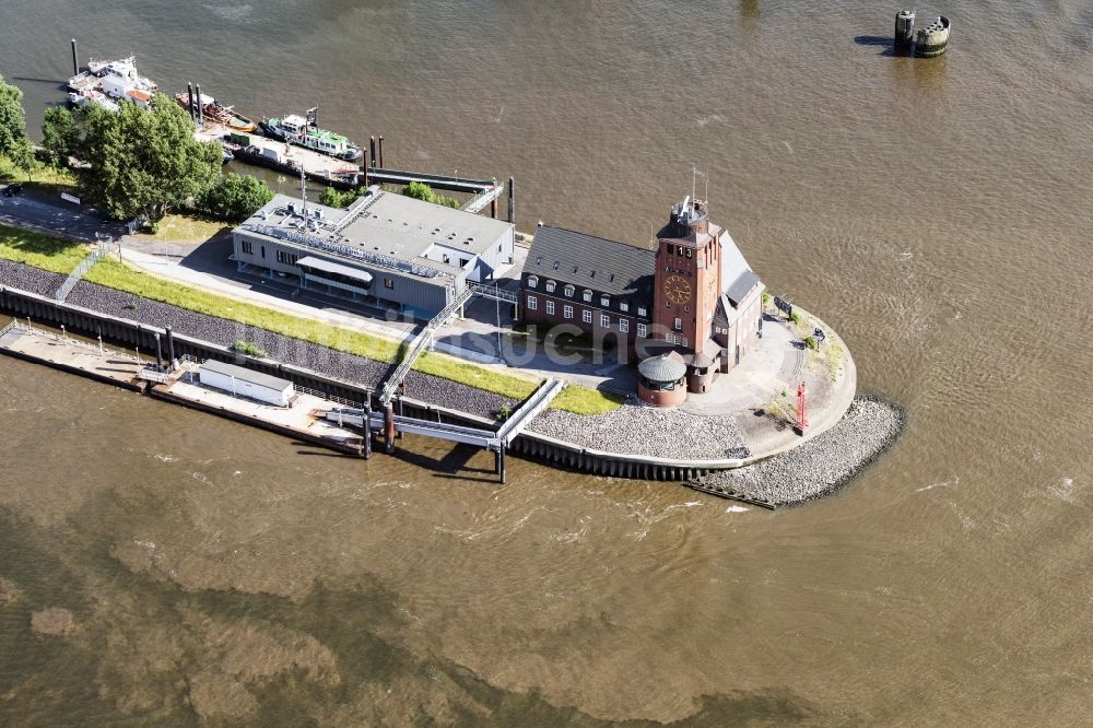 Luftaufnahme Hamburg - Altes Lotsenhaus Seemannshöft an der Elbe im Ortsteil Finkenwerder in Hamburg