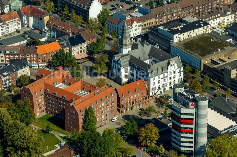 Gladbeck von oben - Altes Rathaus und Neues Rathaus in Gladbeck im Bundesland Nordrhein-Westfalen