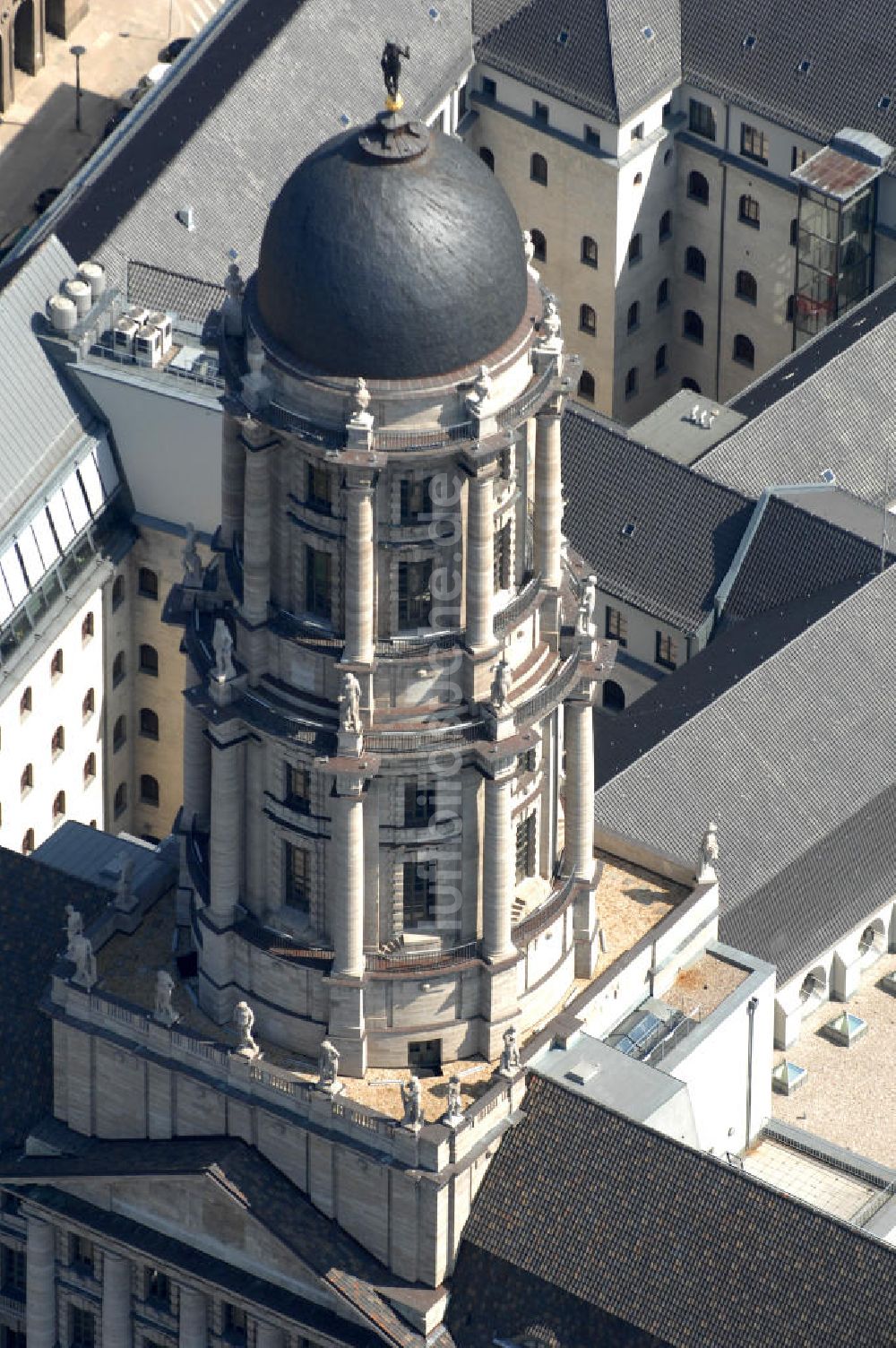 Berlin aus der Vogelperspektive: Altes Stadthaus / Old town house Berlin-Mitte