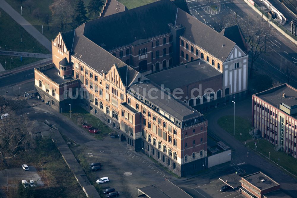 Luftaufnahme Duisburg - Altes Verwaltungsgebäude des Unternehmens ThyssenKrupp - Stahlwerk in Duisburg im Bundesland Nordrhein-Westfalen, Deutschland