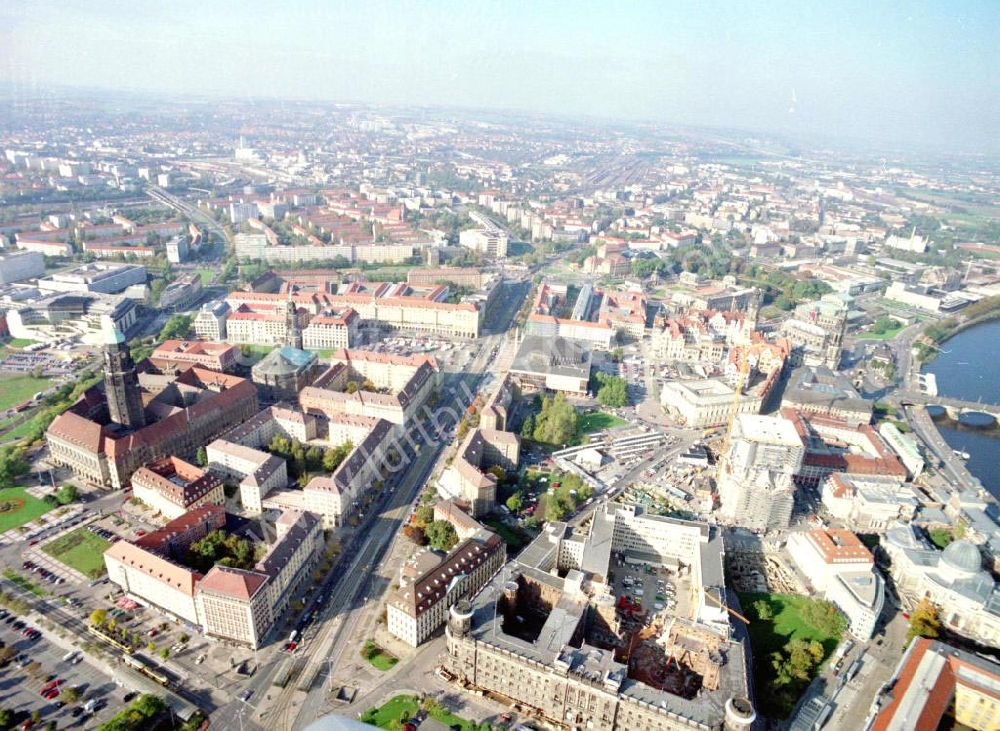 Luftbild Dresden - Altmarkt - Center in der Dresdner Innenstadt. 11.10.2002 Altmarkt-Galerie der ECE in der Dresdner Innenstadt.