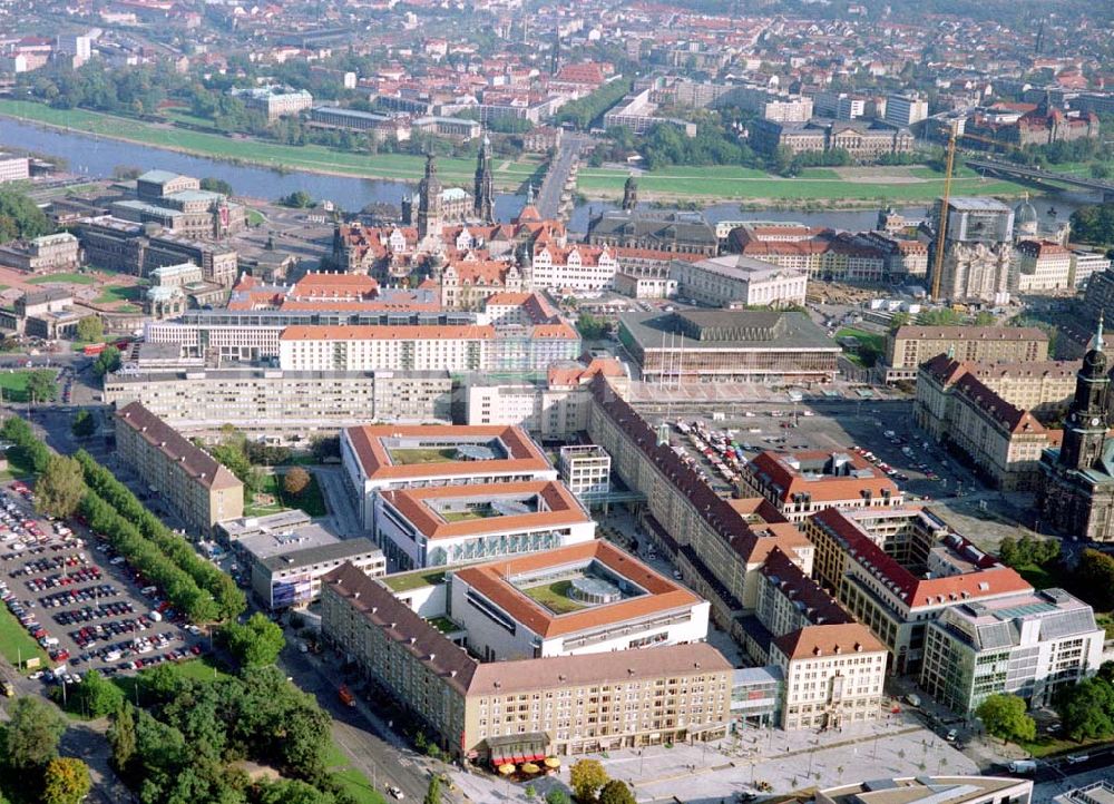 Luftaufnahme Dresden - Altmarkt - Center in der Dresdner Innenstadt. 11.10.2002 Altmarkt-Galerie der ECE in der Dresdner Innenstadt.