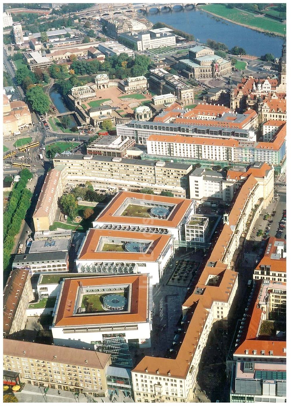 Dresden aus der Vogelperspektive: Altmarkt - Center in der Dresdner Innenstadt. 11.10.2002 Altmarkt-Galerie der ECE in der Dresdner Innenstadt.