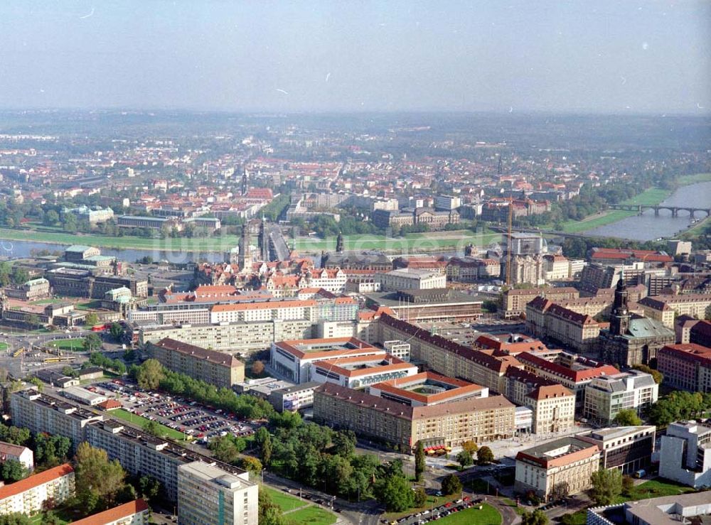 Luftbild Dresden - Altmarkt-Galerie der ECE in der Dresdner Innenstadt mit Blick zur Baustelle der Frauenkirche