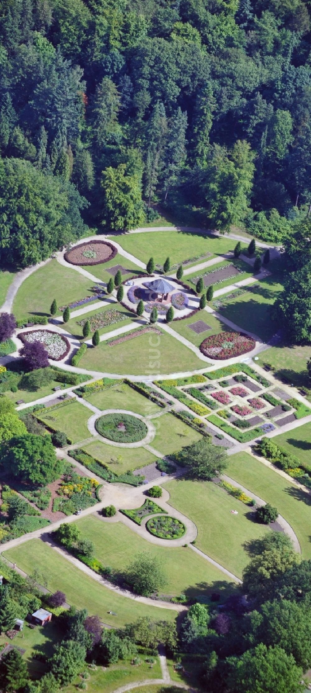 Hamburg von oben - Altonaer Volkspark in Hamburg - Bahrenfeld