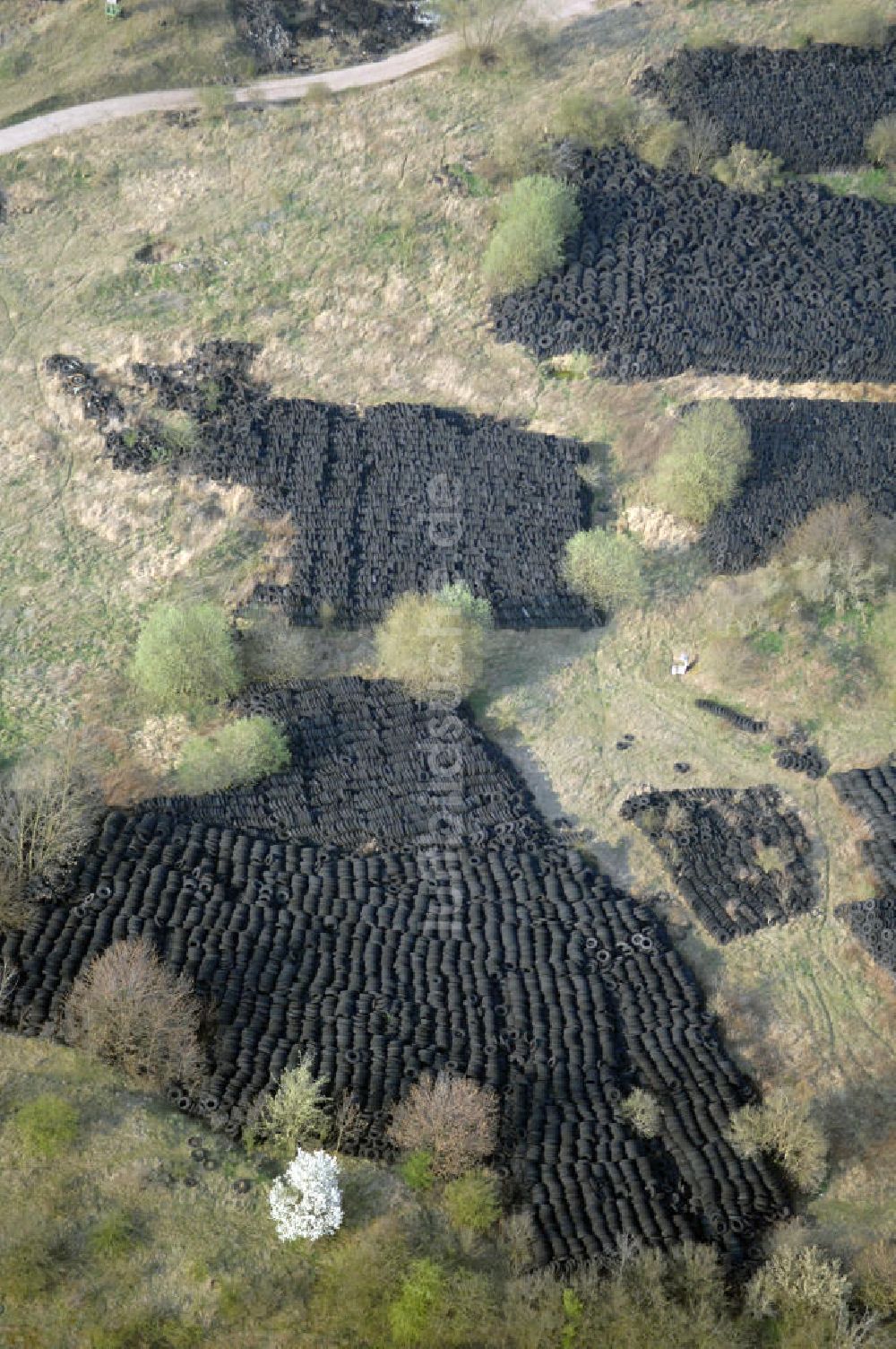 Luftaufnahme LÜTZENSÖMMERN - Altreifendeponie nordwestlich von Lützensömmern in Thüringen