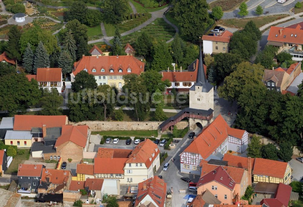 Luftaufnahme Bad Langensalza - Altstadt von Bad Langensalza mit Klagetor, Stadtmauer und Rosengarten in Bad Langensalza in Thüringen