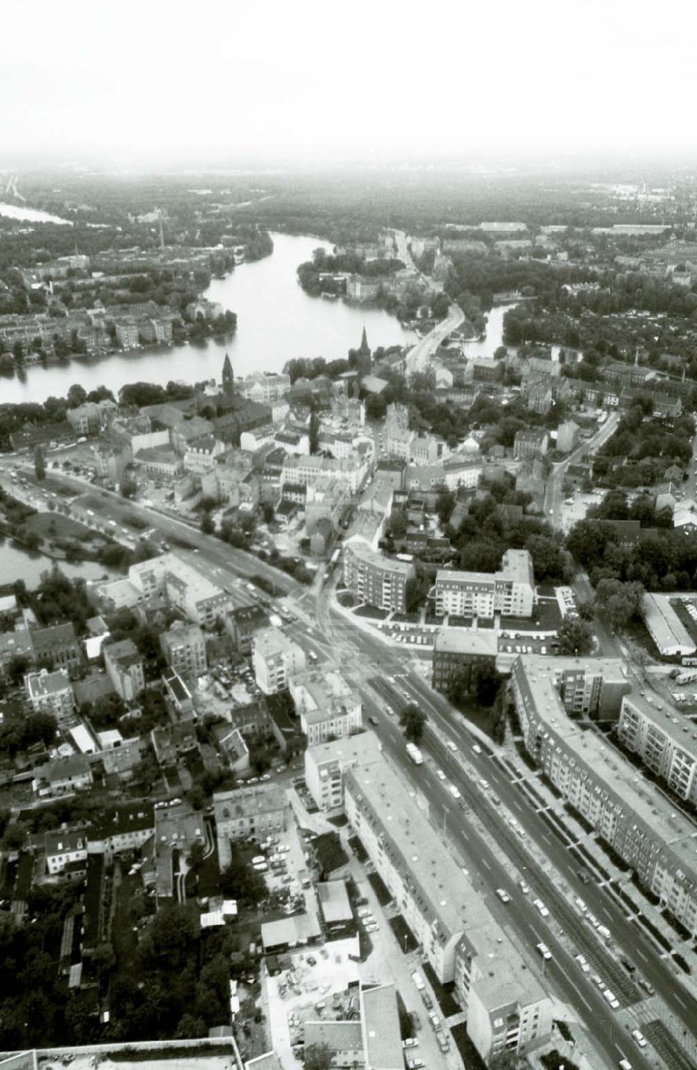 Luftaufnahme Berlin - KÖPENICK - Altstadt von Berlin-Köpenick. 16.09.90