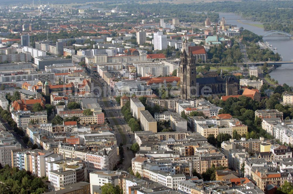 Magdeburg aus der Vogelperspektive: Altstadt am Breiten Weg mit Dom in Magdeburg